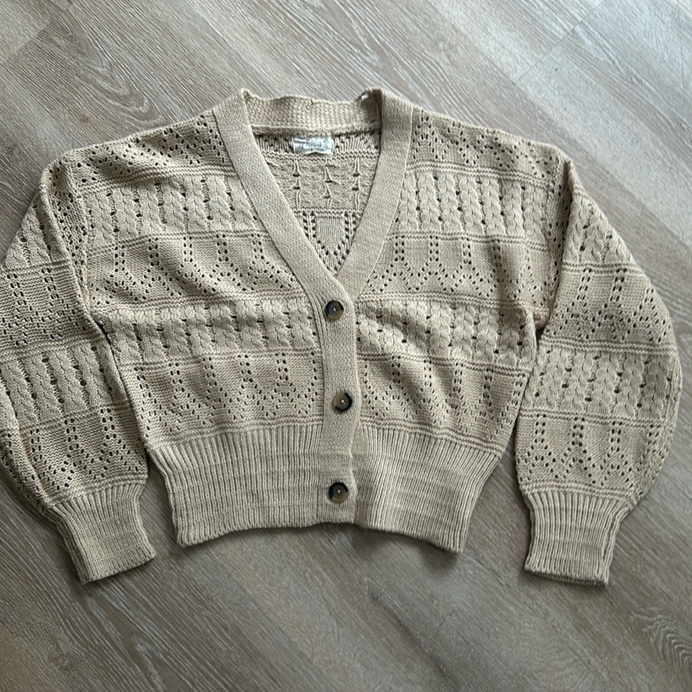Tan Apparel sweater size Large